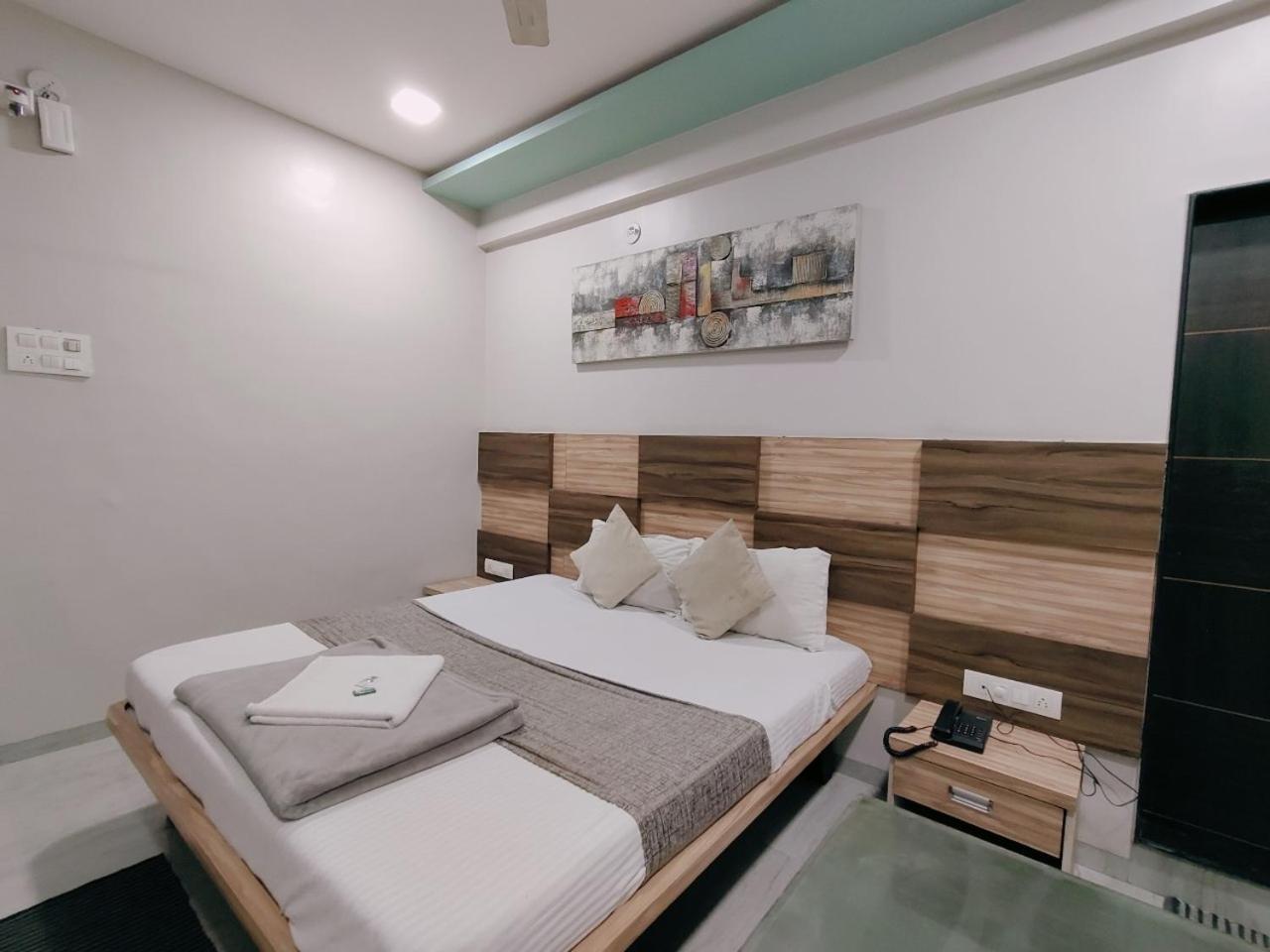 Hotel Pragati Inn อาห์มาดนาการ์ ภายนอก รูปภาพ