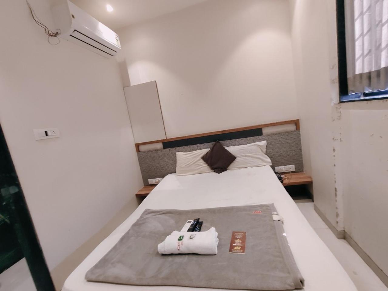 Hotel Pragati Inn อาห์มาดนาการ์ ภายนอก รูปภาพ