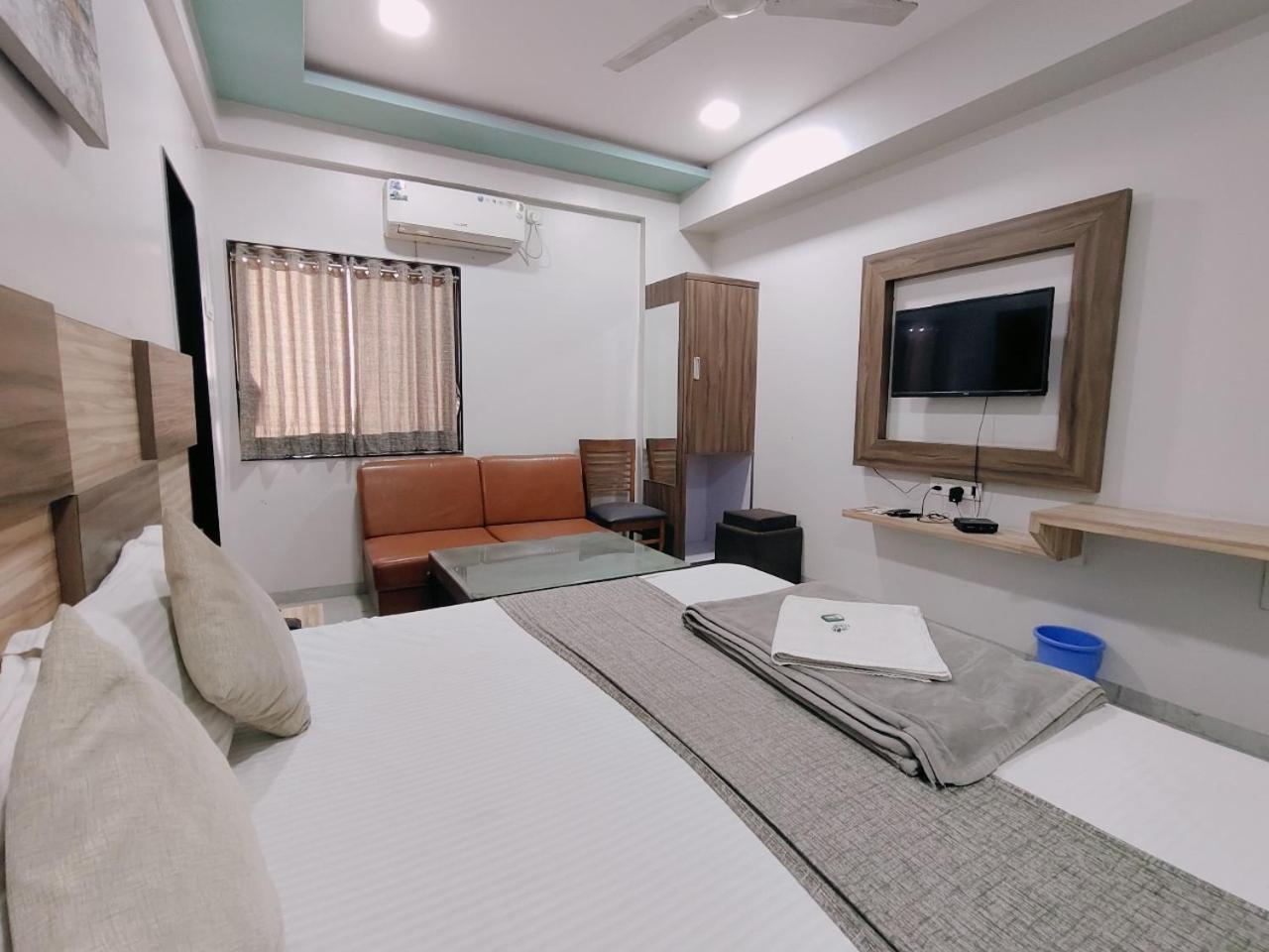 Hotel Pragati Inn อาห์มาดนาการ์ ภายนอก รูปภาพ
