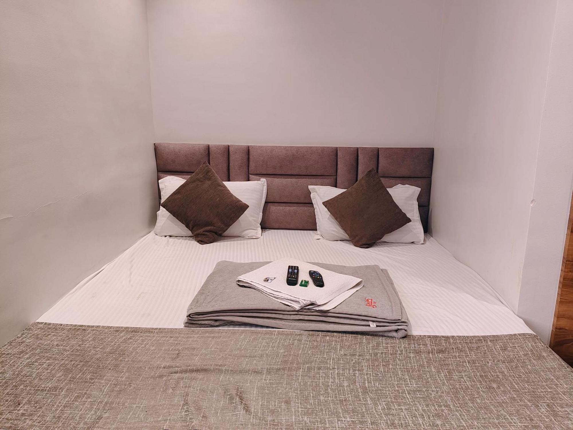 Hotel Pragati Inn อาห์มาดนาการ์ ภายนอก รูปภาพ