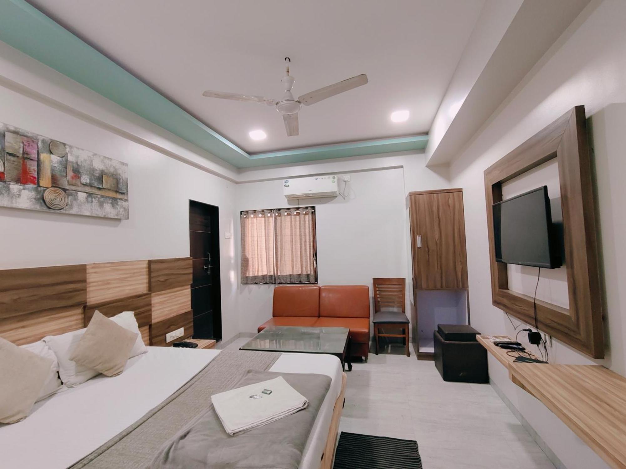 Hotel Pragati Inn อาห์มาดนาการ์ ภายนอก รูปภาพ