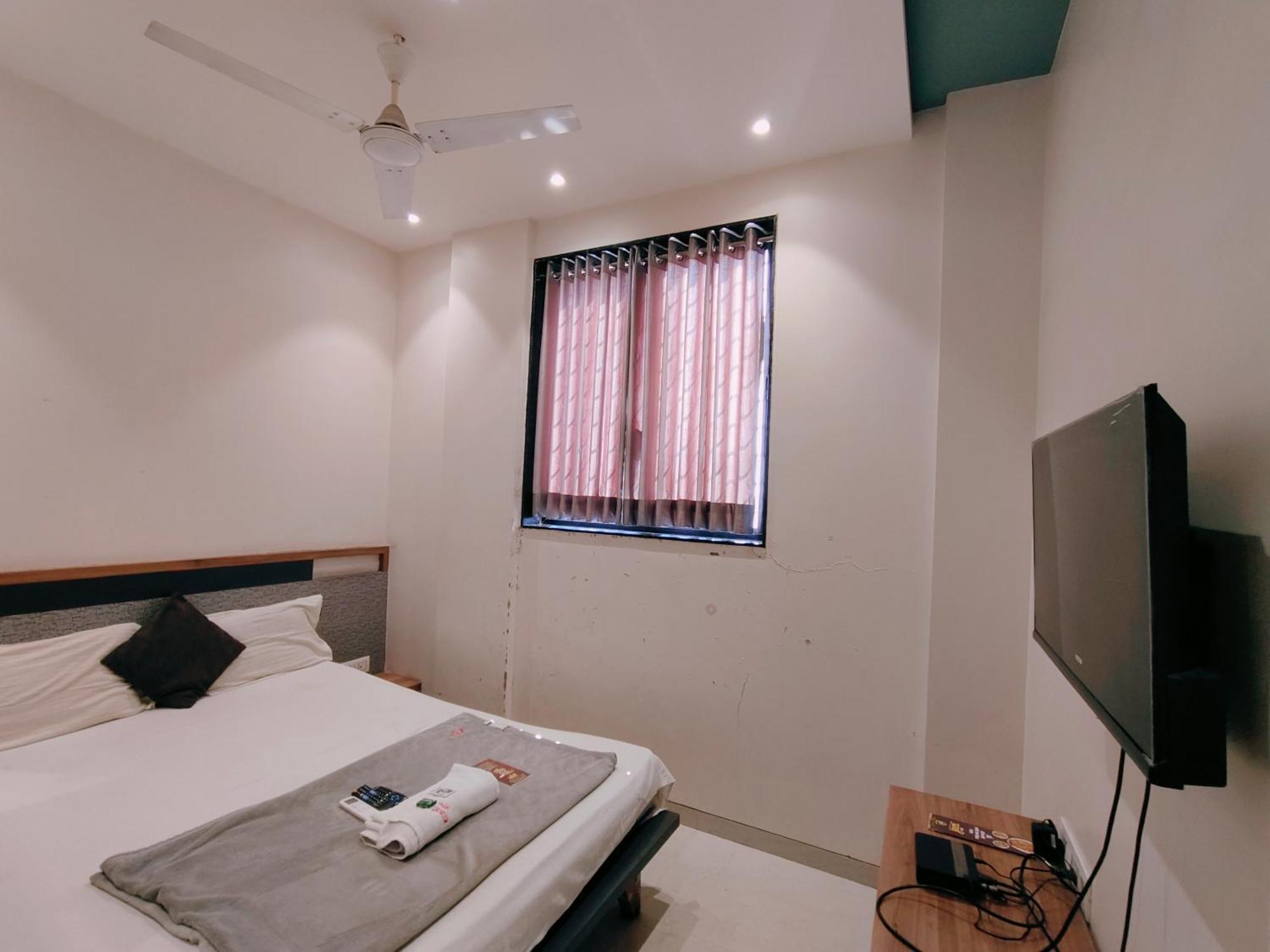 Hotel Pragati Inn อาห์มาดนาการ์ ภายนอก รูปภาพ
