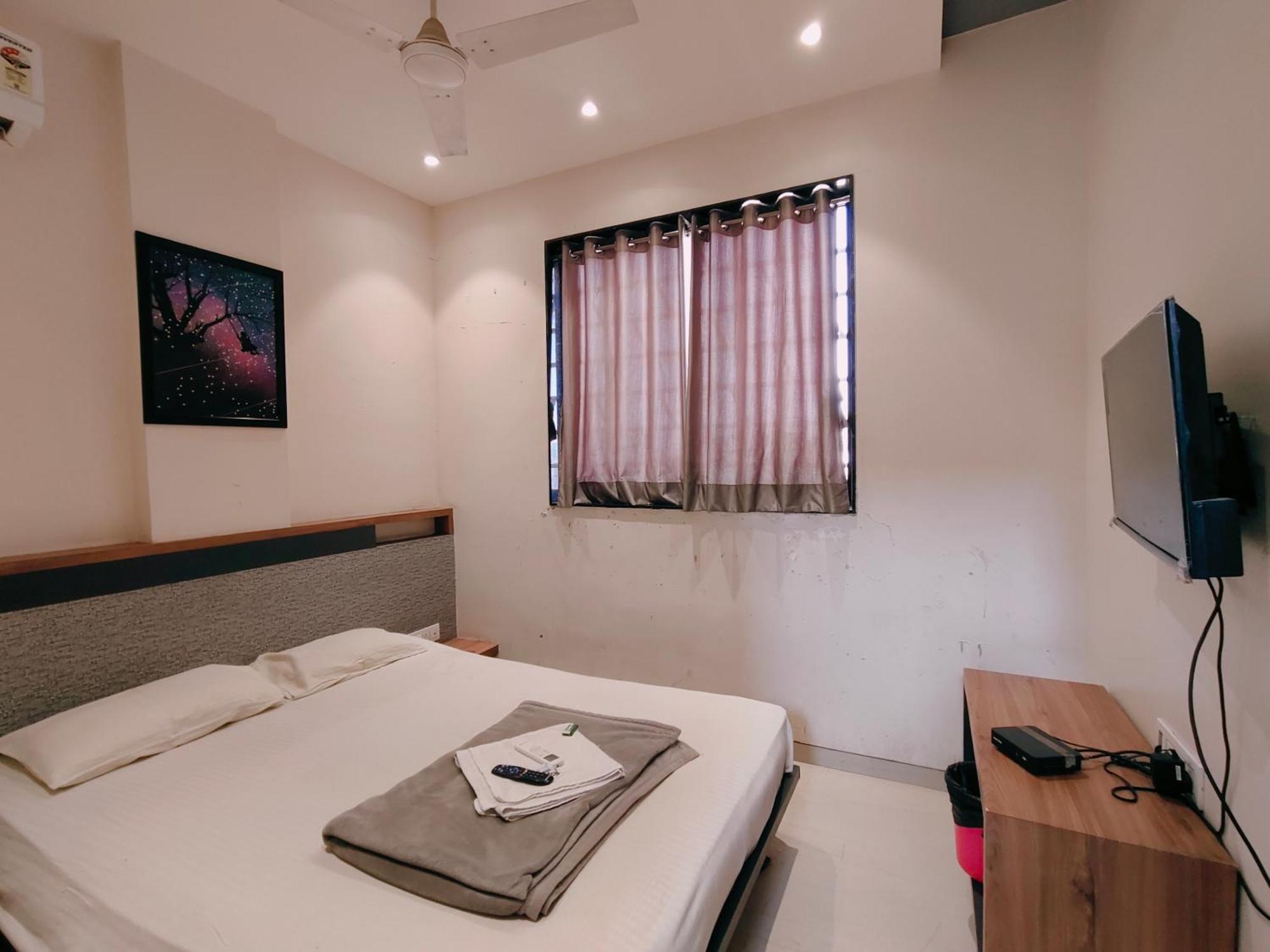 Hotel Pragati Inn อาห์มาดนาการ์ ภายนอก รูปภาพ