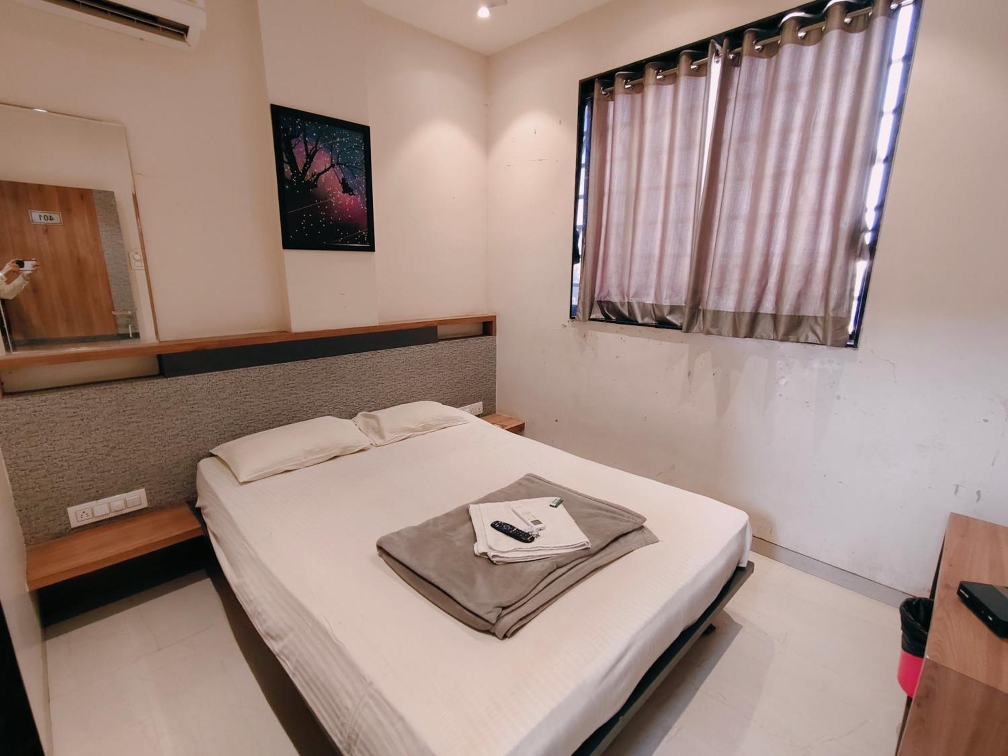 Hotel Pragati Inn อาห์มาดนาการ์ ภายนอก รูปภาพ