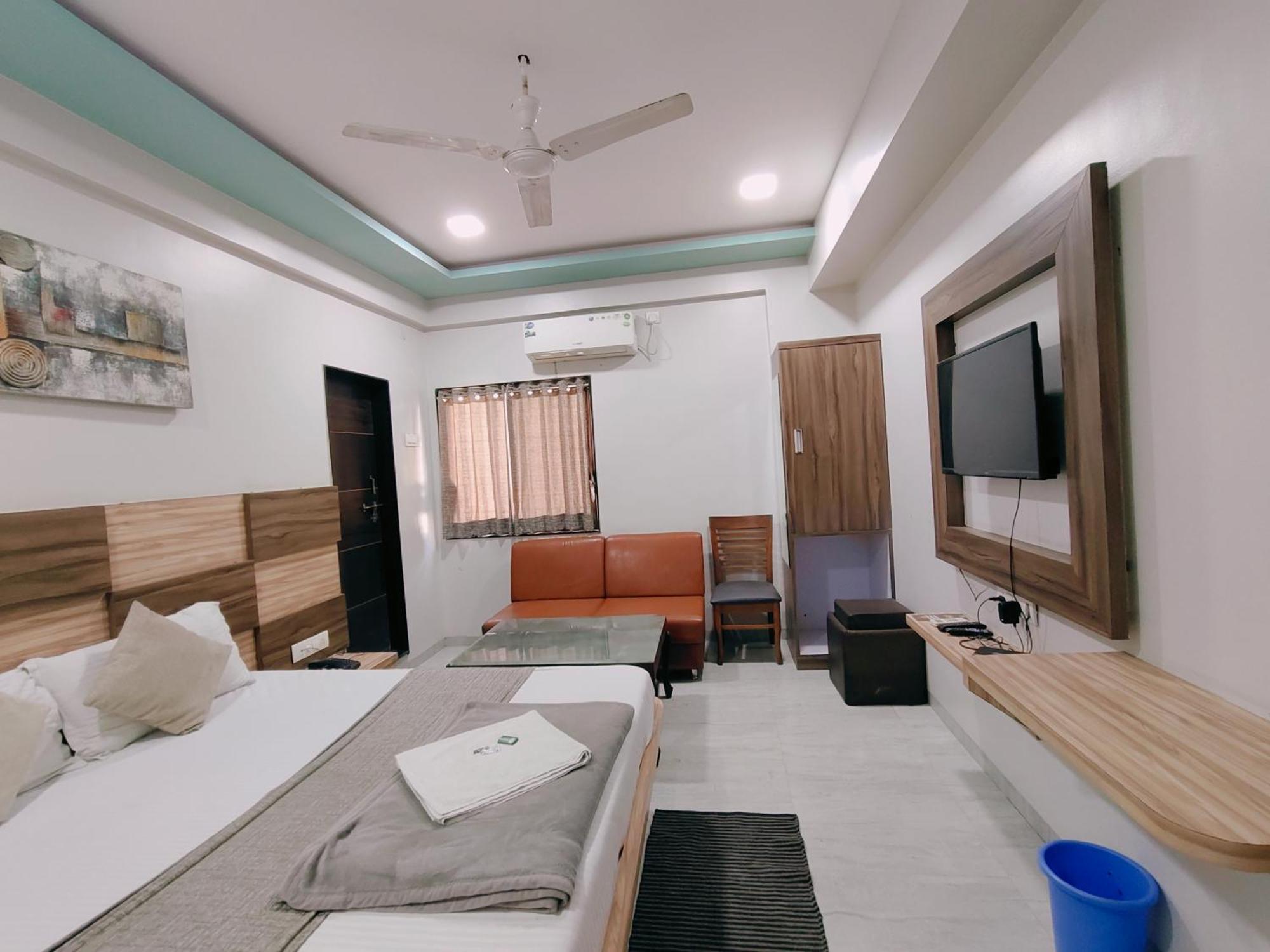 Hotel Pragati Inn อาห์มาดนาการ์ ภายนอก รูปภาพ