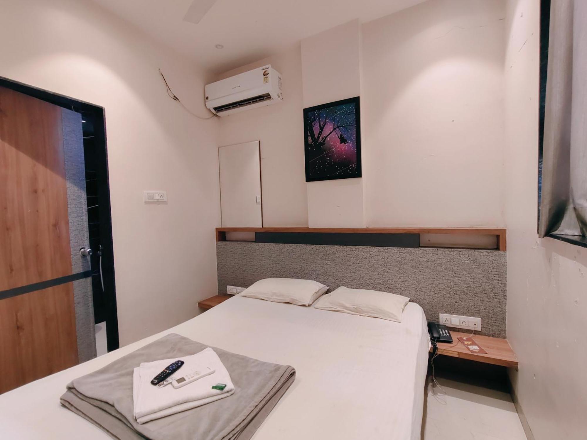 Hotel Pragati Inn อาห์มาดนาการ์ ภายนอก รูปภาพ
