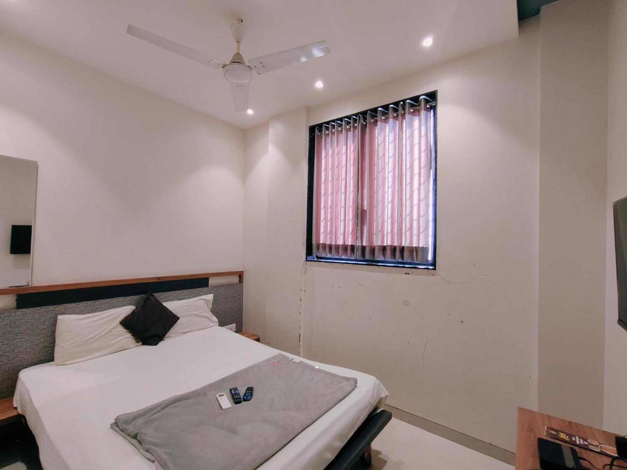 Hotel Pragati Inn อาห์มาดนาการ์ ภายนอก รูปภาพ