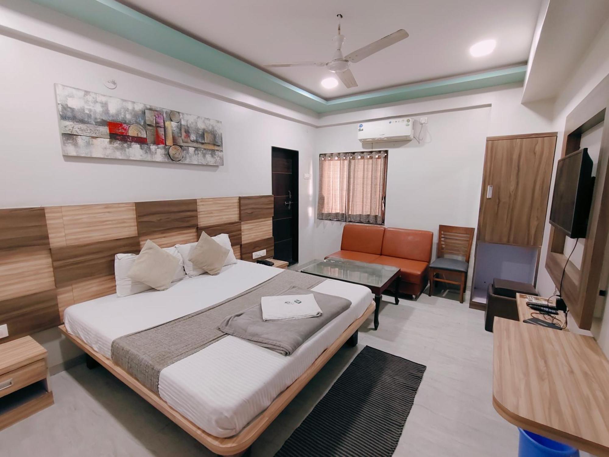 Hotel Pragati Inn อาห์มาดนาการ์ ภายนอก รูปภาพ