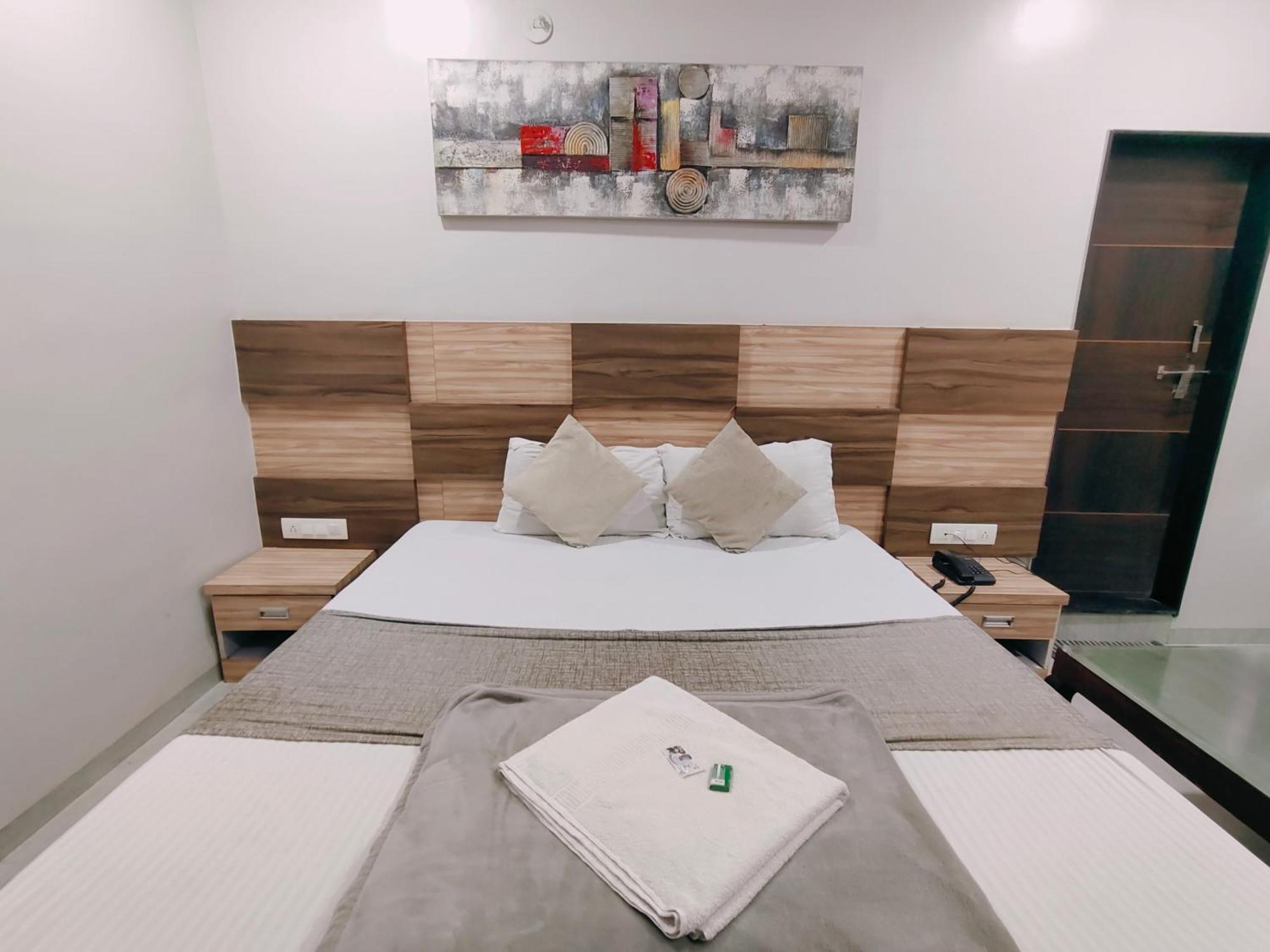 Hotel Pragati Inn อาห์มาดนาการ์ ภายนอก รูปภาพ