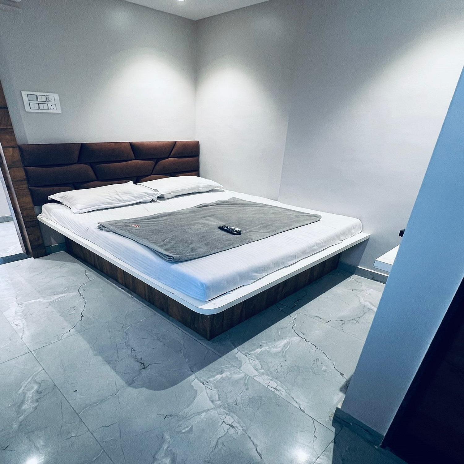Hotel Pragati Inn อาห์มาดนาการ์ ภายนอก รูปภาพ