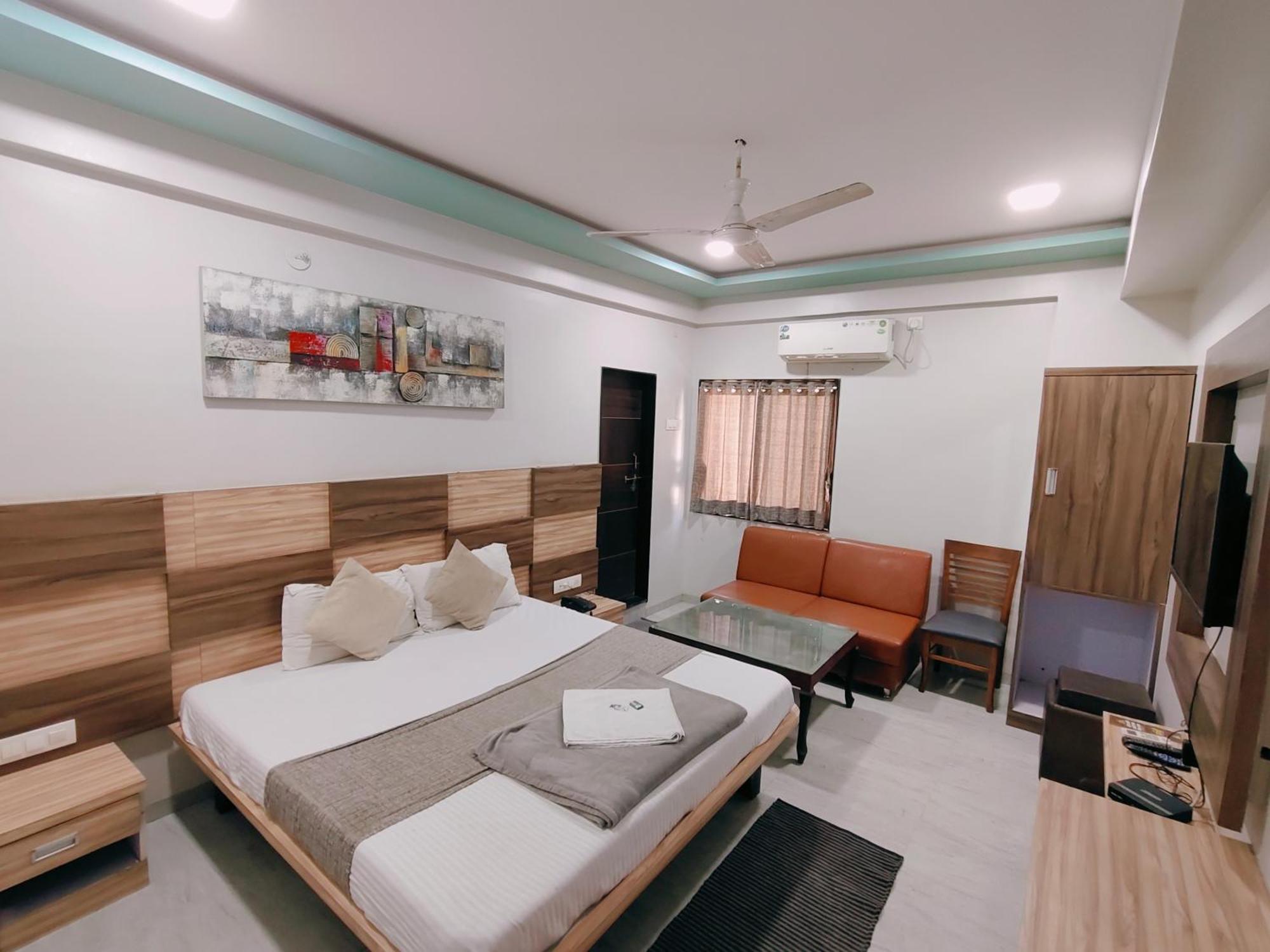 Hotel Pragati Inn อาห์มาดนาการ์ ภายนอก รูปภาพ